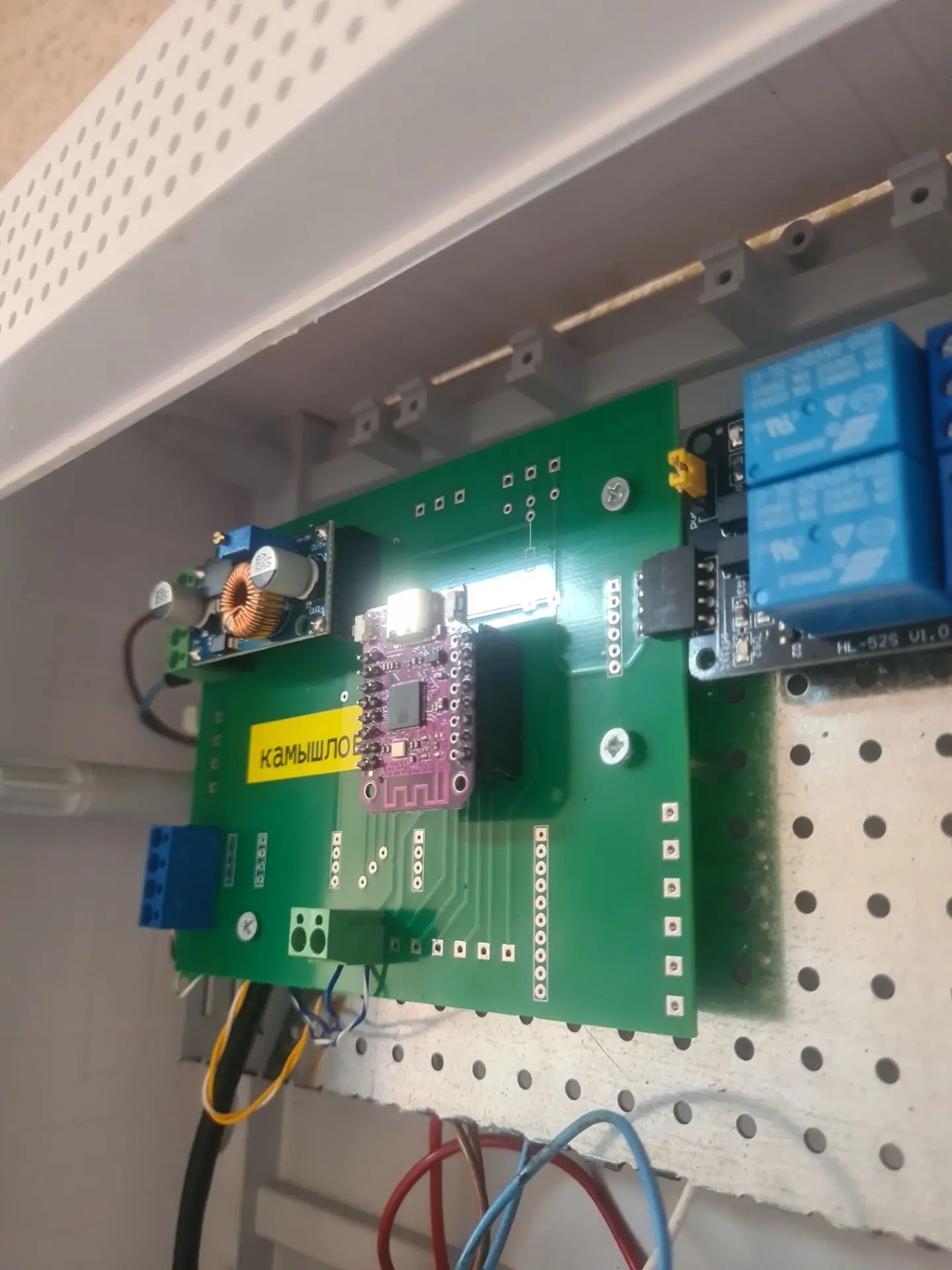 Контроллер IoT в шкафу автоматики